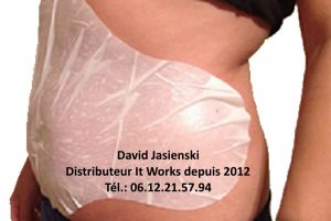 Application du Toning Body Wrap It Works sur la peau